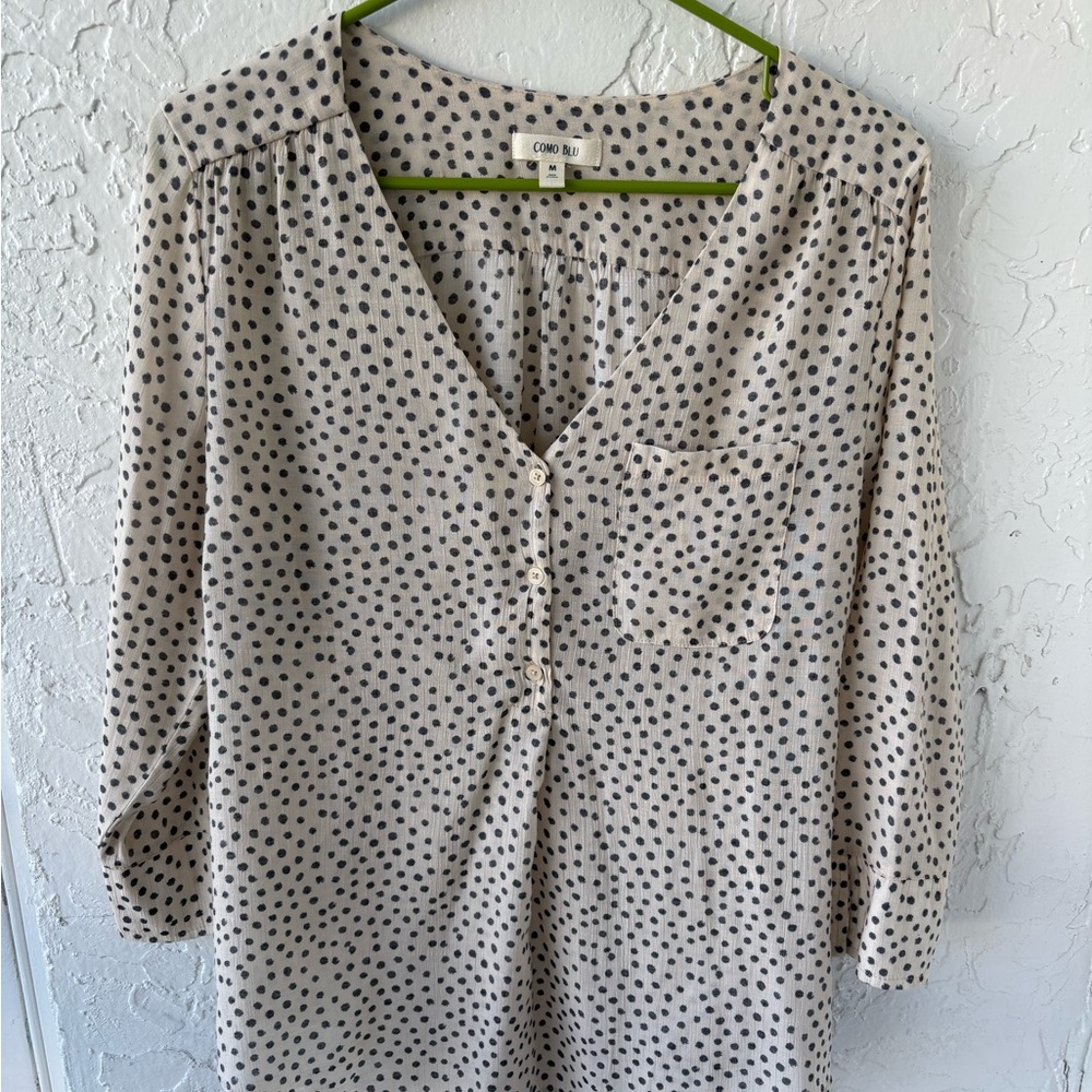 White and Black 3/4 Sleeve Buttoned Blouse